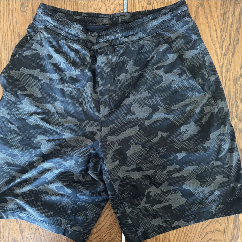 lululemon athletica Men's Athletic Shorts - Black Camo